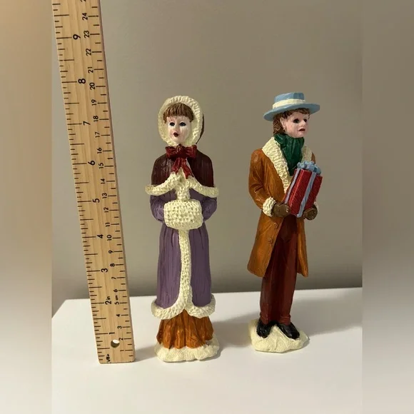 Vintage Caroler Figurines Set Christmas holiday festive - Picture 9 of 10